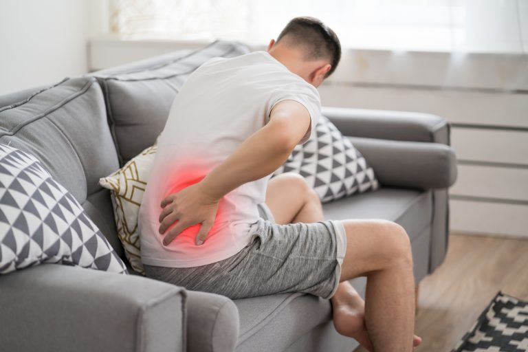 barbat cu durere lombara radianta, specifica radiculopatiei