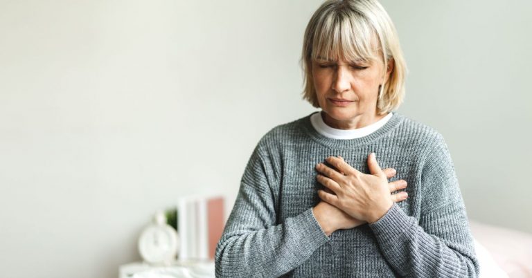 persoana in varsta cu palpitatii