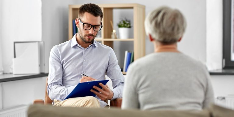 neuropsihologie, sedinta la neuropsiholog cu pacient