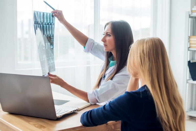 medic si pacient cu scleroza multipla